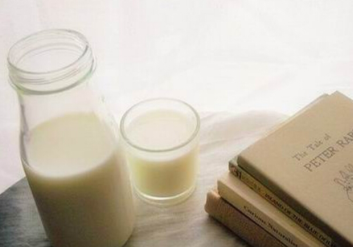 現(xiàn)在煮牛奶為什么不起皮了?