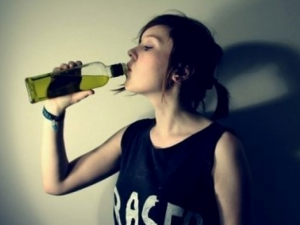 無論喝什么酒都要適量-喝酒能延壽是真假?