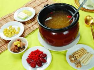 讓煲湯更鮮美-煲湯時加水應沒過食材