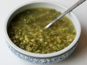 夏季容易中暑怎么辦?常吃綠豆可以“敗火氣”