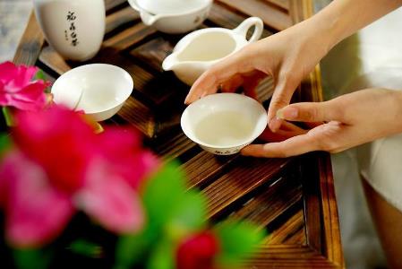 Ѫ�Ǹߺ������˺�ʲô�轵Ѫ�����