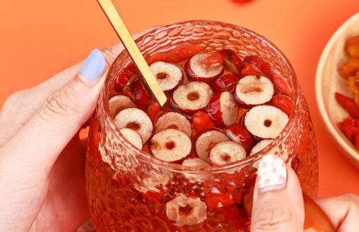 枸杞桂圓泡水可以天天喝嗎 枸杞桂圓能補腎嗎