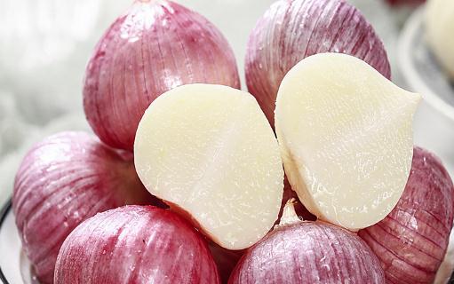 感冒吃大蒜有用嗎 生吃大蒜治拉肚子嗎