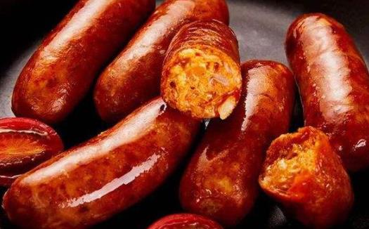 香腸外面白色的東西是什么 香腸輕微發霉怎么處理