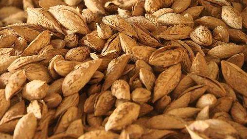 碧根果和巴旦木能一起吃嗎 碧根果和巴旦木哪個營養價值高