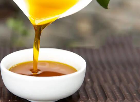 菜籽油有白色沉淀物是怎么回事?菜籽油是什么菜籽做的