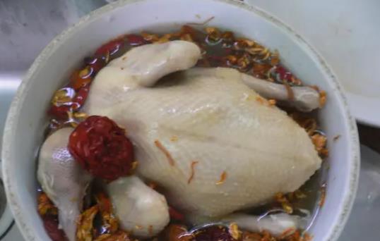 鴿子煲湯要不要炒?清蒸鴿子要放油嗎?