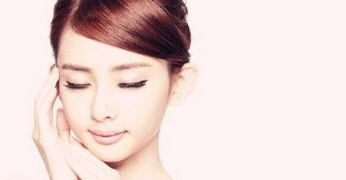 油性皮膚怎么改善 皮膚油的原因 油性皮膚要注意什么