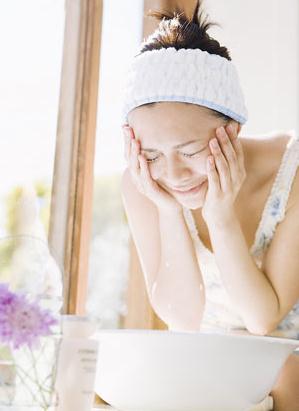 白醋洗臉有什么好處?用醋洗臉的正確方法