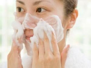 錯(cuò)誤保養(yǎng)壞習(xí)慣:5種毀容舉動(dòng)比別人老得快