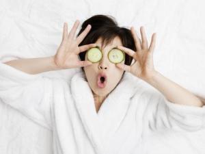 ?黃瓜敷臉美容護(hù)膚 胡蘿卜黃瓜美白除皺