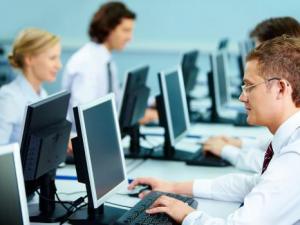 如何保養(yǎng)肌膚防電腦輻射?防電腦輻射的方法