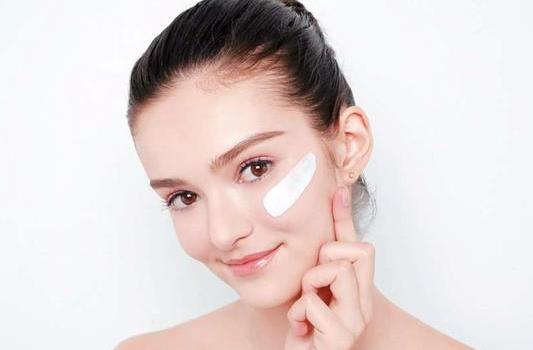 臉部過敏怎么用生理鹽水敷臉?怎么用生理鹽水護膚