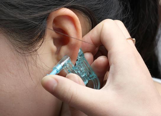 一次性穿耳器要戴幾天可以換銀耳釘?長期不戴耳釘會長死嗎