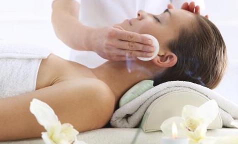 用淘米水洗臉的正確方法 洗臉的誤區(qū)你犯過嗎