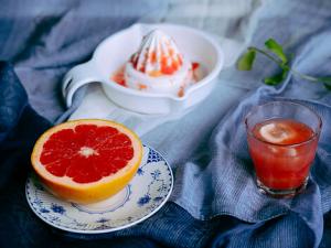 喝西柚汁不用節食又能控制體重