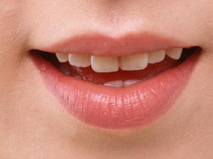 嘴唇干裂是什么原因?嘴唇干裂怎么辦?