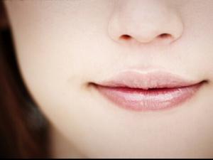 舌苔發(fā)白是怎么治療?舌苔白厚口臭怎么辦