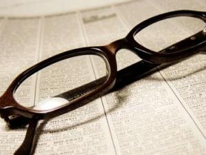 劣質眼鏡的危害:佩戴劣質眼鏡致近視度數(shù)上升