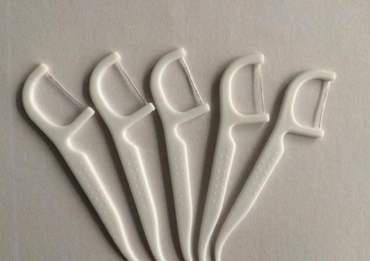 后槽牙怎么用牙線棒清理?牙縫刷在刷牙后使用嗎?