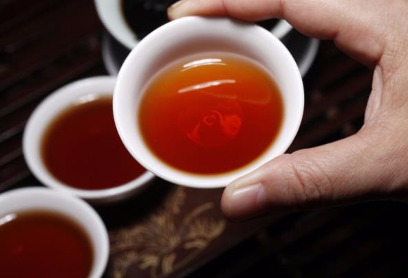 痛風喝茶水有沒有影響?發燒喝老白茶水好嗎