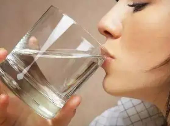 正常人多久查一次尿常規(guī)?不喝水也尿多是哪來的尿