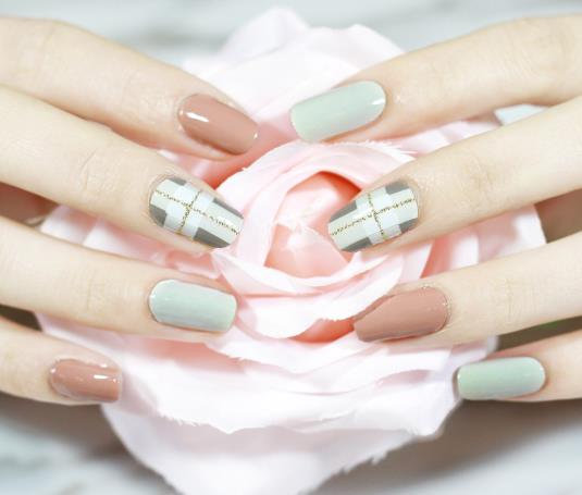 怎樣做美甲防止翹邊?剛剛做好的美甲為什么變色了