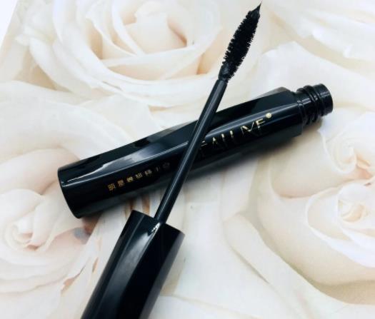 碎發(fā)神器和睫毛膏一樣嗎?睫毛膏怎么刷好看