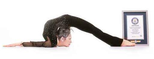 中國第一柔術女王劉藤 完爆各路“一字馬”女神 解鎖姿勢最多的女人