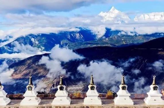 世界上最美的雪山梅里雪山 云南的第一高峰卡瓦格博峰海拔6740m