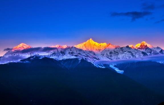世界上最美的雪山梅里雪山 云南的第一高峰卡瓦格博峰海拔6740m