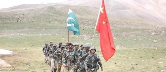 世界上唯一一個對中國不設防的國家,中巴兩國官兵經常串門吃飯