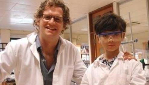 世界上智商最高的孩子 奧斯卡·塞爾7歲的英國財政顧問