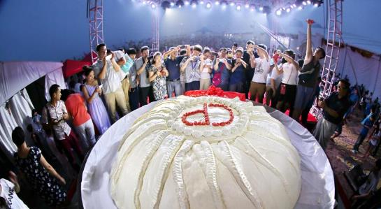 世界上最大的包子 正大食品企業作出了重量為1367千克的包子