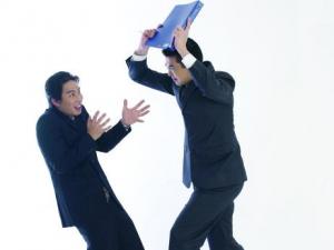 如何化解辦公室沖突？同事關系緊張是離職首因