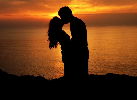 剛談的女朋友要三萬的包該怎么辦?女朋友一直亂花錢要分手嗎