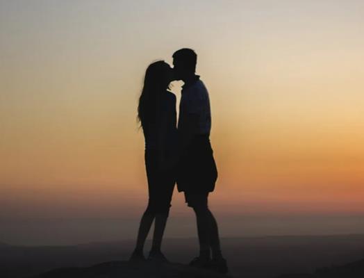 女朋友對(duì)我很冷淡該怎么辦?女朋友總是說一些很傷人的話該分手嗎