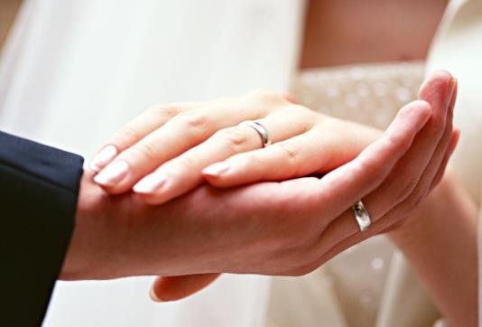 異地婚禮女方去幾個人單還是雙?兩地隔得遠怎么辦婚禮