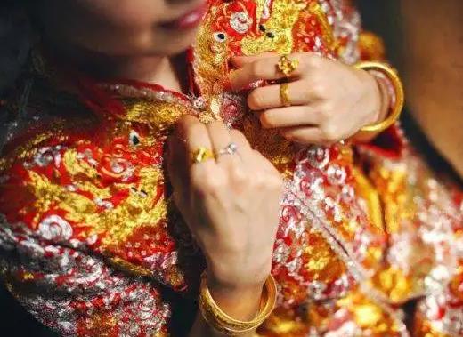 結婚三金買1萬的少嗎?結婚三金買的一口價的了怎么辦