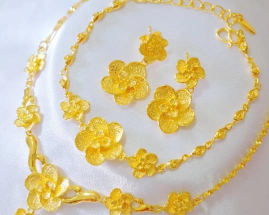 結婚前三金先放誰家好?結婚當天三金放哪里