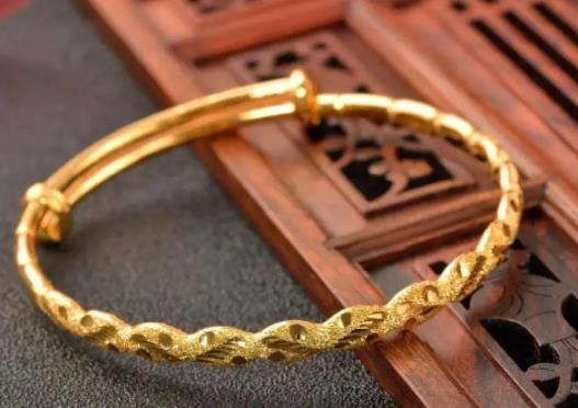 結(jié)婚三金可以借給自己的姐姐嗎?三金賣(mài)了會(huì)離婚嗎