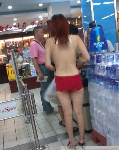 ��h���t䓳Ǳ�¶Ů�� ���첼�l�b�䳬�У���һ�c��ȫ����