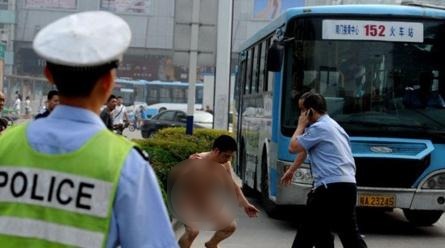 ��h�t䓳Ǳ�¶Ů��ȫ��ُ��pk�Ϸ������㱼�r܇��