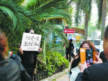 ������Ů���^�u����һ��10Ԫ�����Ӻ����c���Ӱ���W�ѳ���M�����|���ܵ����|Ů