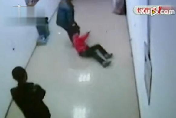 ʯ���f�W(w��ng)���@�꣺��Ů��ץ���^�l(f��)������ϴԡ�����e�^��(n��i)�⏊(qi��ng)��