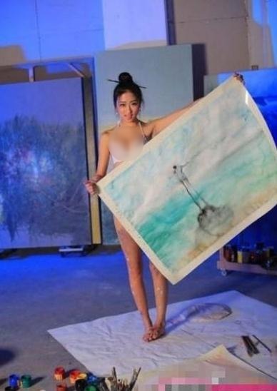 ˇ�gϵ��Ů�����Ó���㮋���ԷQ�Ǹ�ˇ�g���Ǹ�ɫ�飬���|���ǳ���