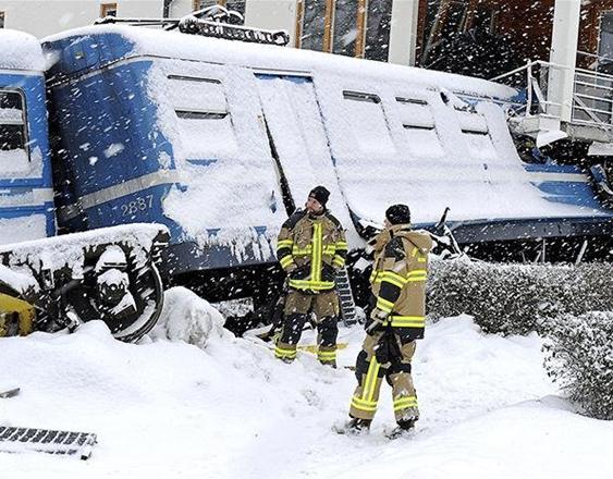 ����坍Ů�����^�a͵�_��܇ײ��һ����Ӵ��