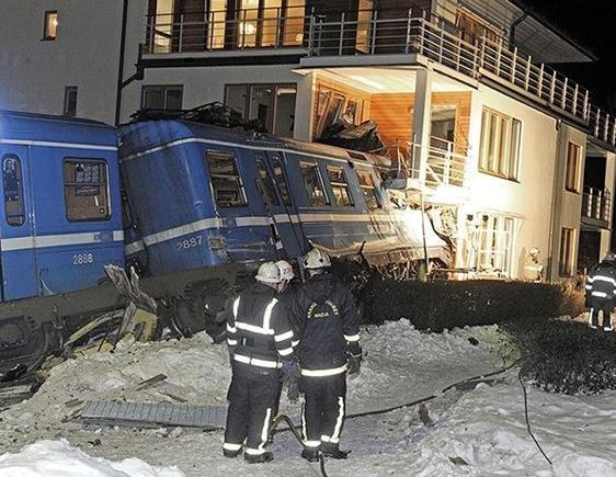 ����坍Ů�����^�a͵�_��܇ײ��һ����Ӵ��