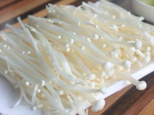 產婦可以吃金針菇嗎？適合產婦吃金針菇的做法