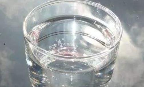 夏季是痤瘡粉刺的高發季節 用溫水洗臉可以預防粉刺